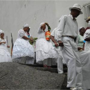 Cortejo de baianas em lavagem da Pedra do Sal, em 2 de dezembro de 2011