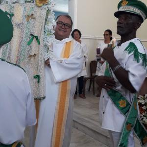 Visita à casa de devoto: canto das profecias