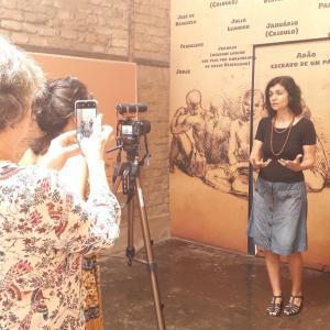 Pesquisadora em campo e Regina Abreu 5