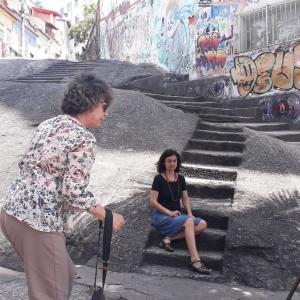 Pesquisadora em campo e Regina Abreu 3