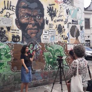 Pesquisadora em campo e Regina Abreu 4