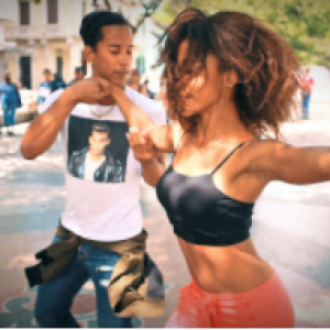 Casal dançando salsa (Fonte: https://salsaville.cubamoda.shop/2020/05/06/noticias-2/)