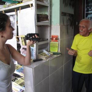 Gravando depoimento de Jota Rodrigues, fotografia de Raquel Dias Teixeira, 2015